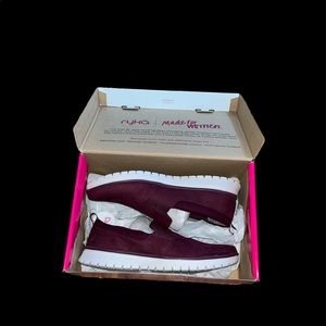 Ryka women's slip on sneakers size 9M Burgundy NEW MINT in box